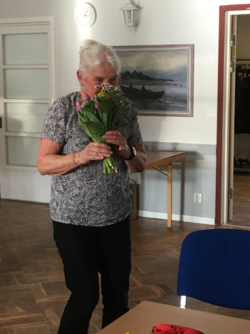Blommor till Eva som är föreningens ordförande