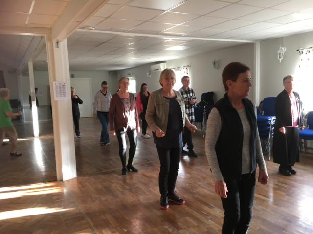 Dansen pågår i alla utrymmen som finns
