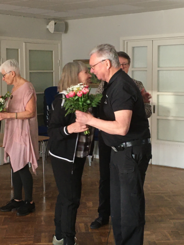 Blommor till Lennart som var ordförande på mötet