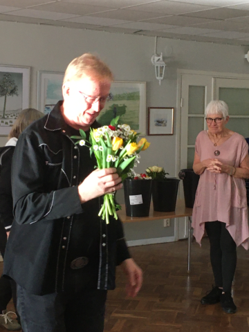 Blommor till Tony för att han sköter tekniken