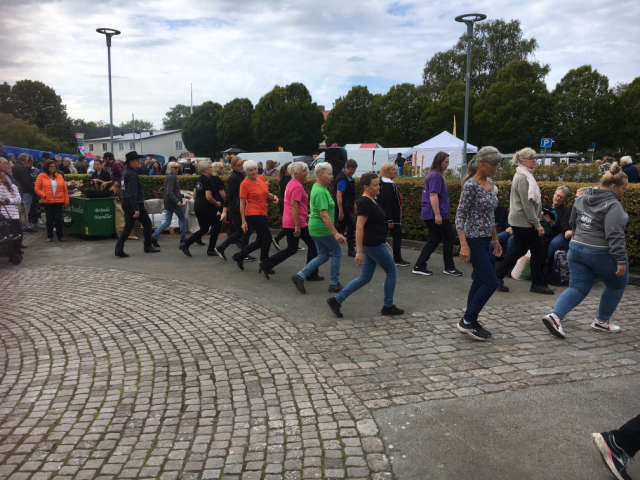 Eftermiddagsdansen då det blivit varmare