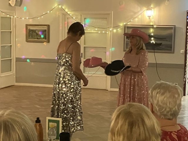 Siv vinner en cowboyhatt Siv vinner en cowboyhatt
