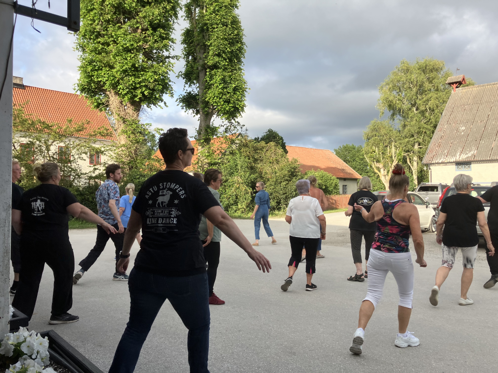 Sträck på benet och ut med armarna