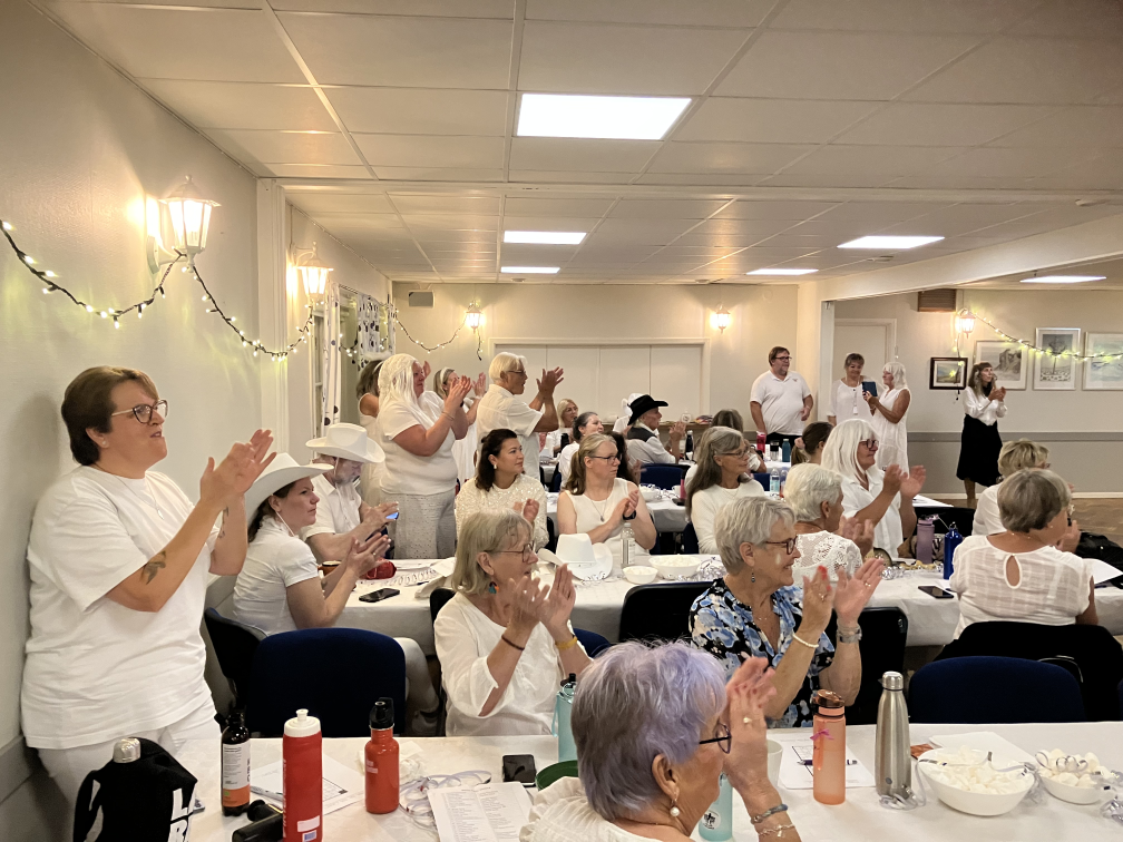 Efter eget fika blev det uppvisning som uppskattades