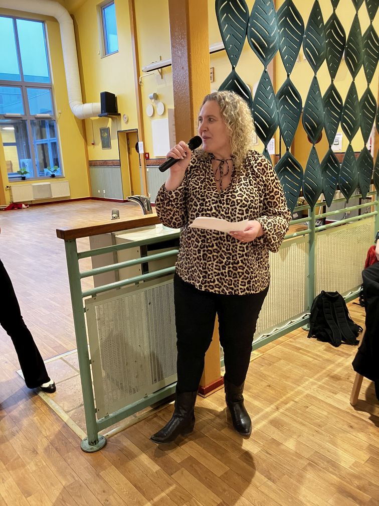 Årsmöte_2026_14 Anna Schill sjunger en hyllningssång